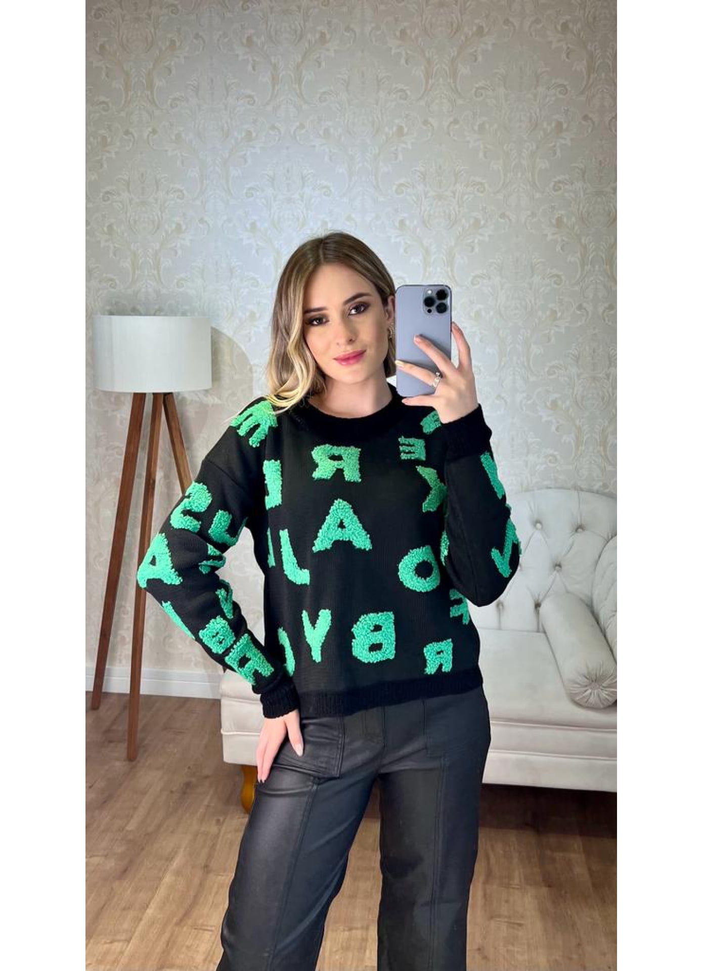 Cropped Fernanda - letter